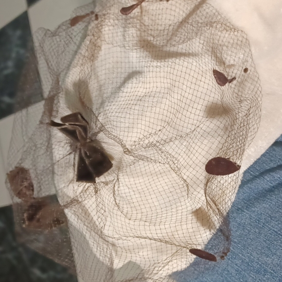 Vintage Set of 2 Net Veils, dark brown velvet bows and tear drops, tan velvet - Picture 1 of 11